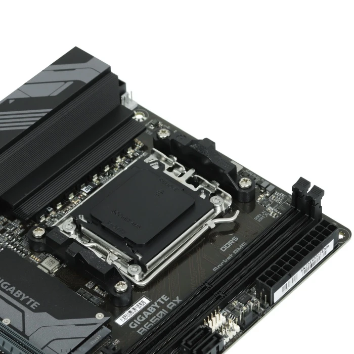 Мат. плата GIGABYTE B650I AX, AM5